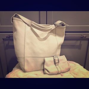 🎉🎉SALE🎉🎉Cole Haan Bucket/Sholder Bag. Cream